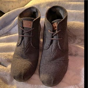 Toms Gray Herringbone Linen Desert Wedge Bootie